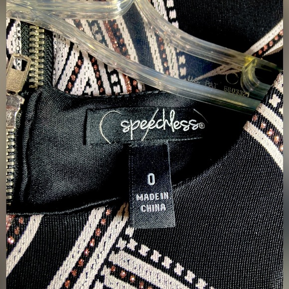 WORN ONCE ONLY! Speechless brand, party dress, prom dress, Junior size 0 - Picture 4 of 4